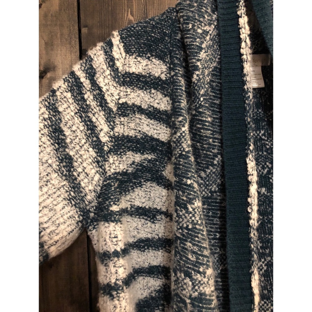 Sweater - Picture 3 of 4